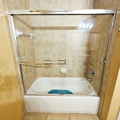2BR Condo for 6: Pool, Hot Tub, 11mi to Disney
